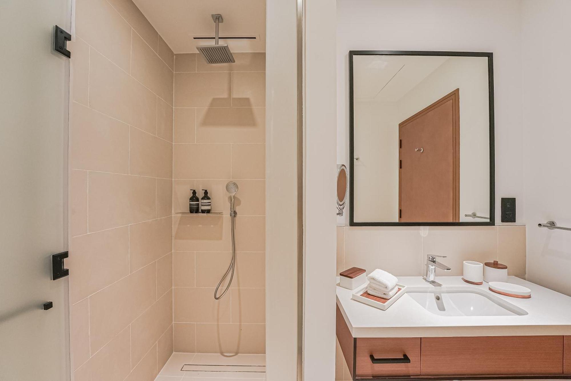 Apartmán Modern 2Br High Floor Haven In Vida Dubai Marina Exteriér fotografie